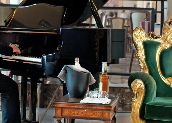 The Edition Отель 5*