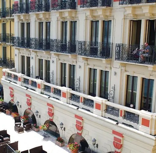 Отель The Edition